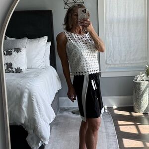 NWT Halston Stretch B and W Crepe Skirt M